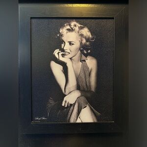 Marilyn Monroe print in black frame